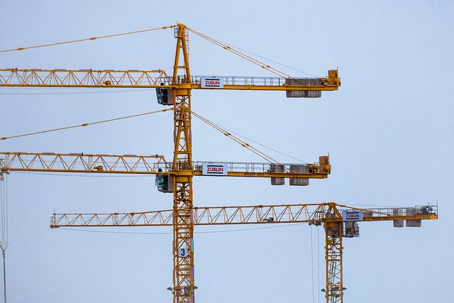 Spółdzielnie zburzą pawilony PRL pod nowe bloki? Spór w Warszawie