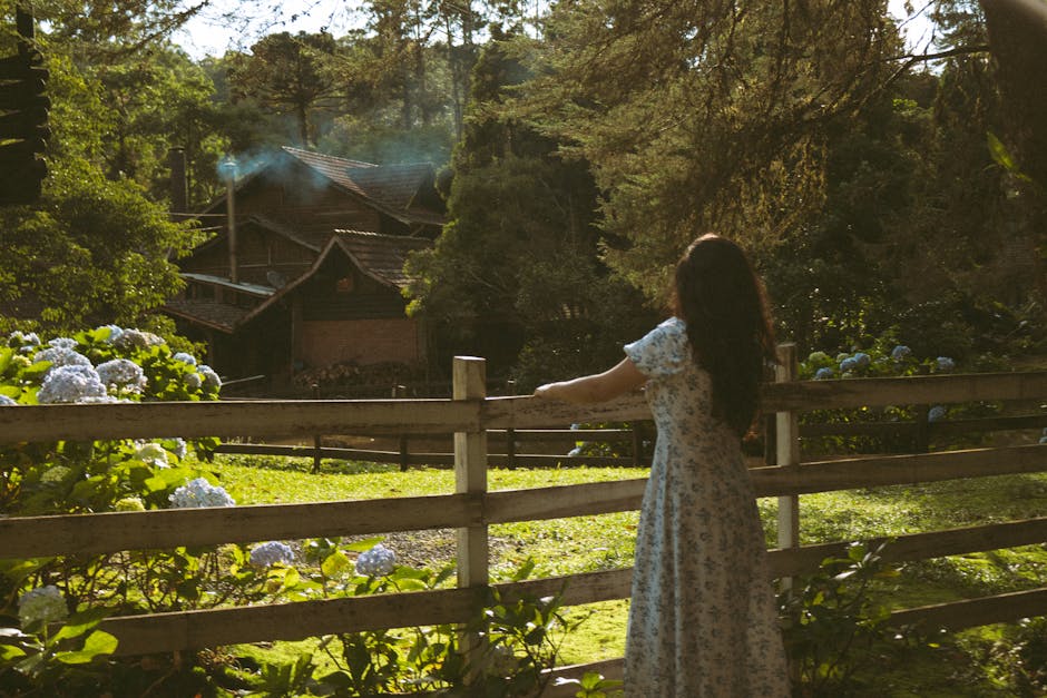 Cienisty ogród przy domu szeregowym. Jak go urządzić?
