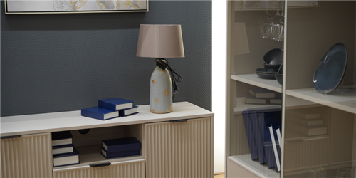 Co postawić na białej komodzie? Przewodnik po stylowym urządzaniu wnętrz